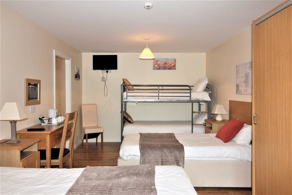 Отели типа «постель и завтрак» The Connaught Inn Каслбар-6